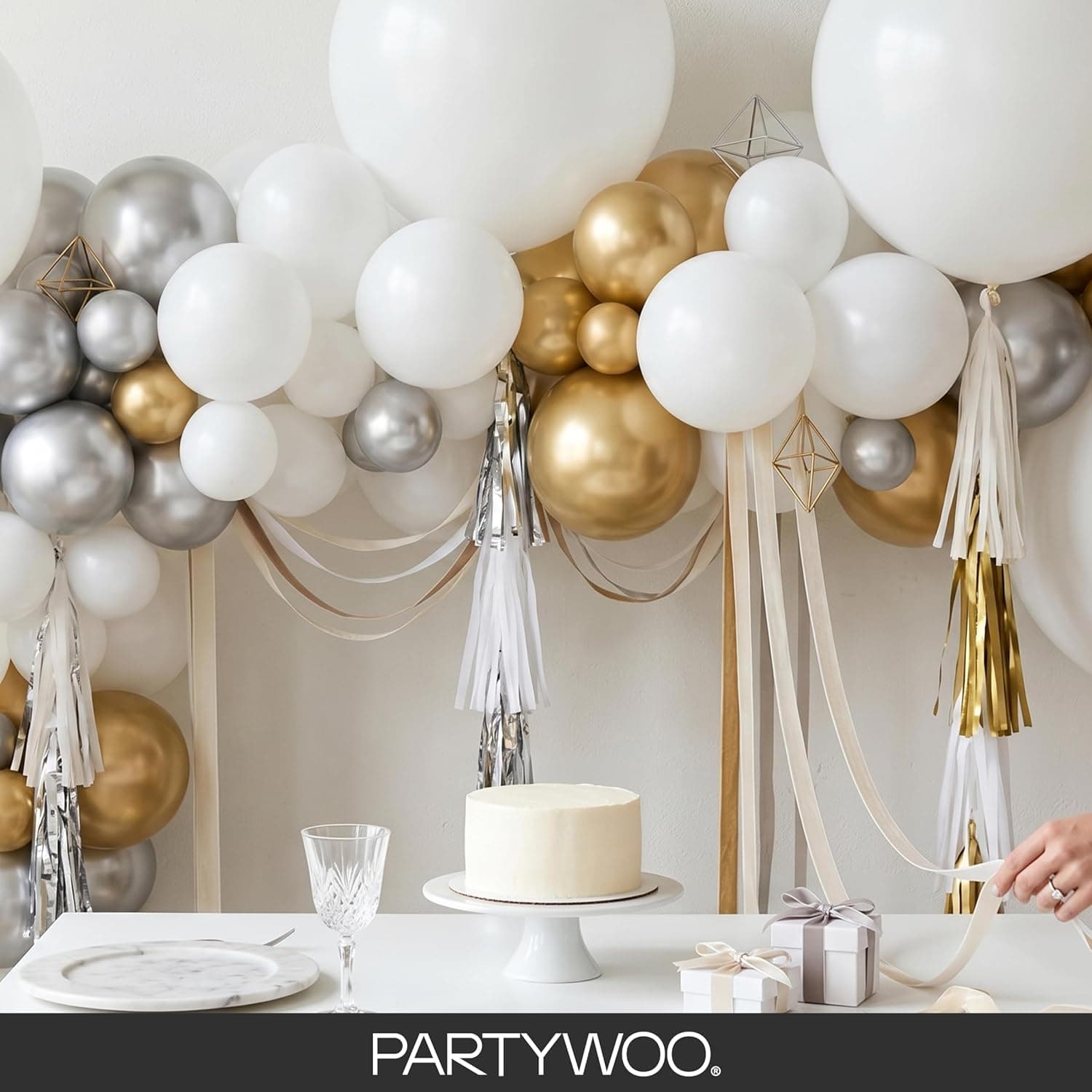 PartyWoo White Balloons 140pcs Different Sizes of 18 12 10 5 Inch | 18 12 10 5 Inch for Wedding Bridal Graduation Baby Shower Birthday Bridal Shower Gender Reveal Party Decorations White-Y13